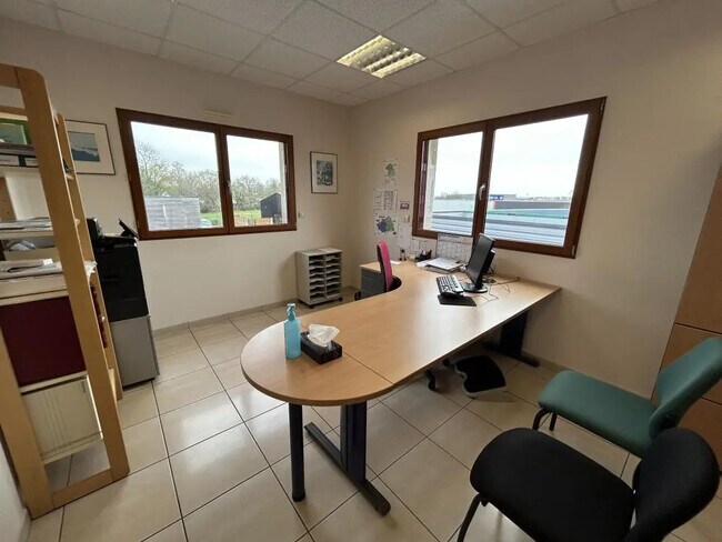 Plus de détails pour Bureau à vendre