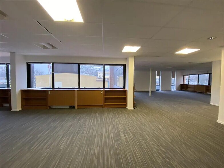 Bureau dans Ivry-sur-Seine à louer - Photo de l’immeuble – Image 3 sur 9