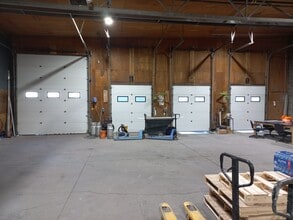 143 East Lake Blvd NE, Airdrie, AB à louer Photo intérieure– Image 2 sur 10