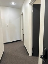 18437 Saticoy St, Reseda, CA à louer Photo intérieure– Image 2 sur 6