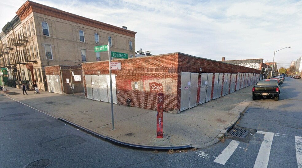 963 Wyckoff Ave, Ridgewood, NY à vendre - Photo de l’immeuble – Image 2 sur 3