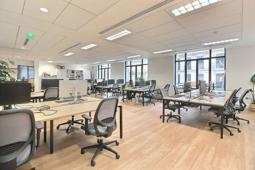 55 Rue La Boétie, Paris à louer - Photo de l’immeuble – Image 1 sur 9