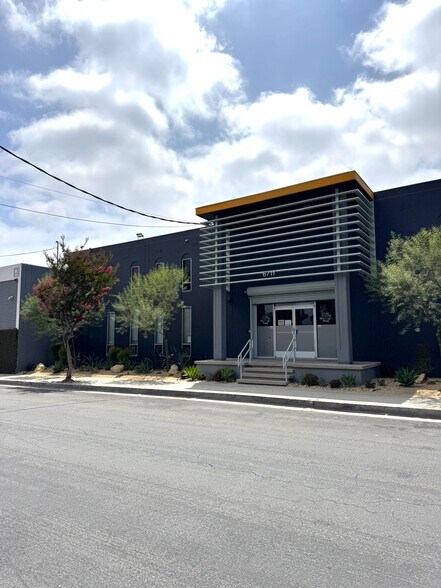 6711 Odessa Ave, Van Nuys, CA à louer - Photo de l’immeuble – Image 3 sur 4