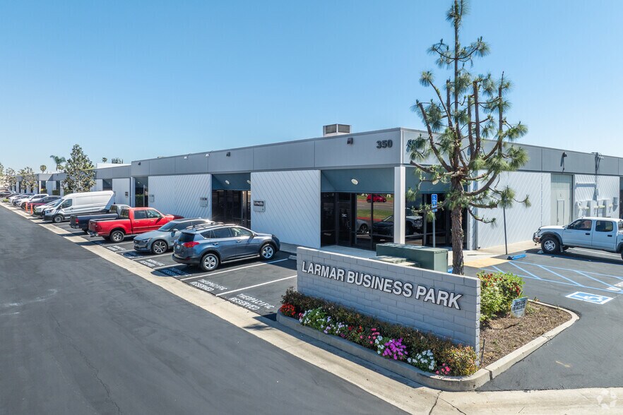 350 E orangethorpe Ave, Placentia, CA à louer - Photo de l’immeuble – Image 2 sur 13