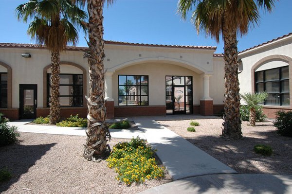 428 S Gilbert Rd, Gilbert, AZ à louer - Photo de l’immeuble – Image 2 sur 21