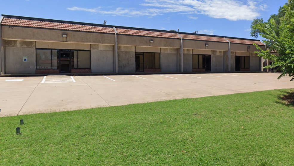220 NE 38th Ter, Oklahoma City, OK à louer - Photo de l’immeuble – Image 3 sur 3