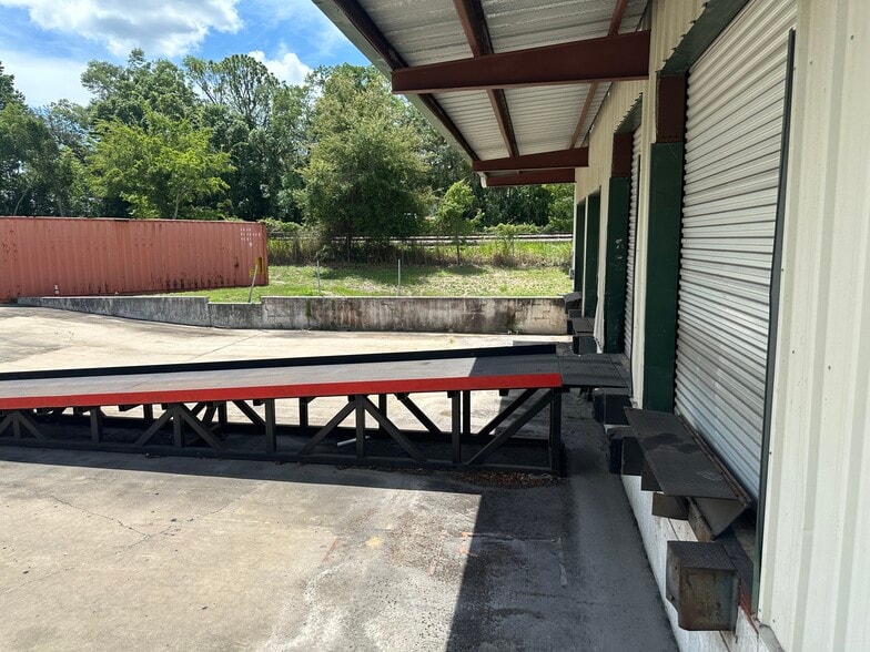 1056 NE 16th St, Ocala, FL à louer - Photo de l’immeuble – Image 2 sur 17
