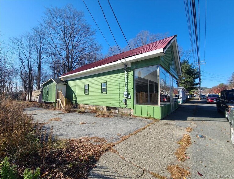 77 Sullivan St, Wurtsboro, NY à vendre - Photo de l’immeuble – Image 1 sur 24