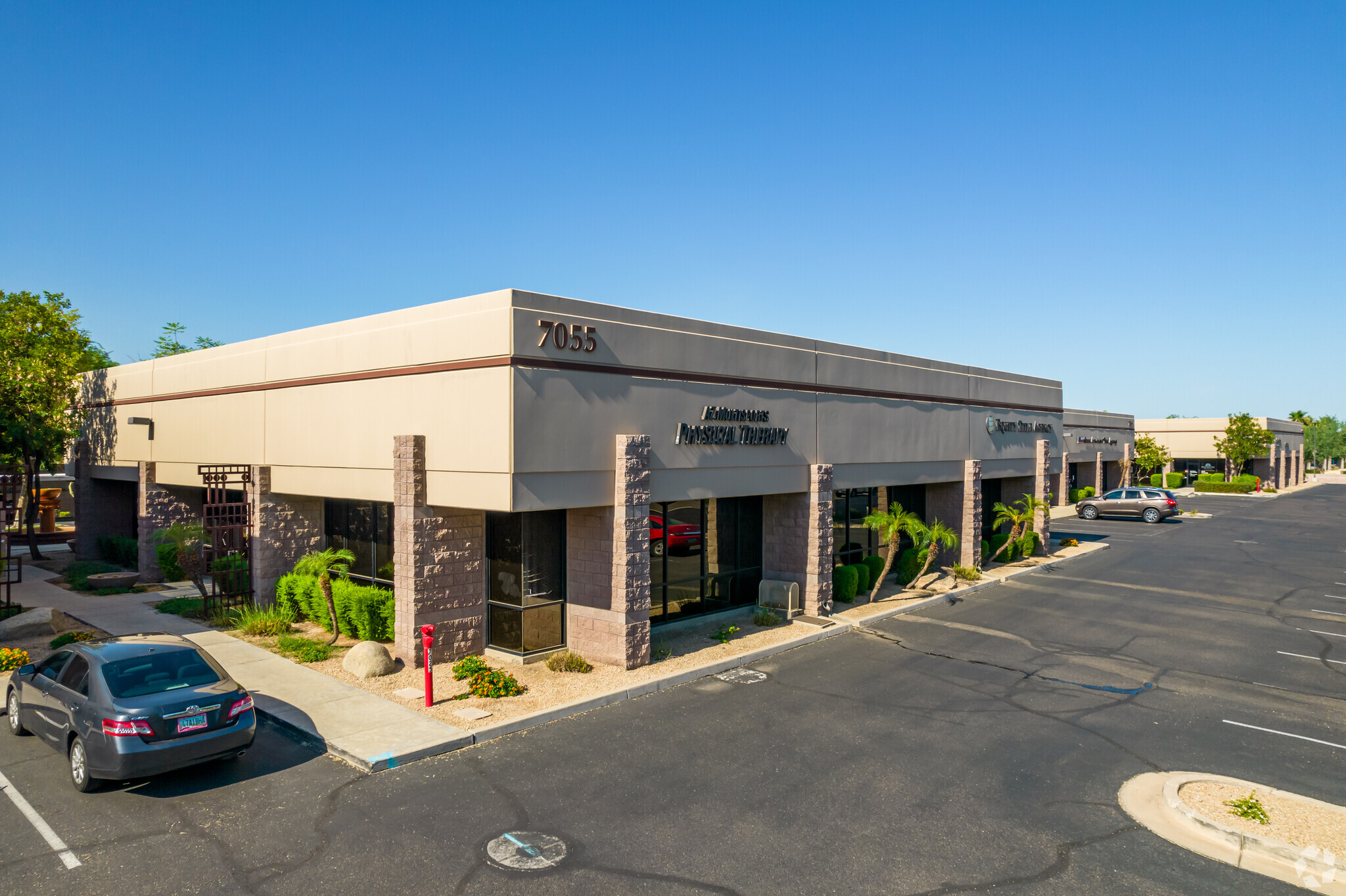 7055 W Bell Rd, Glendale, AZ à louer Photo principale– Image 1 sur 6