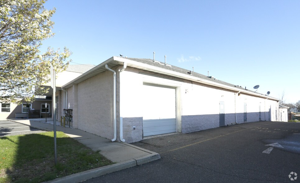 86 Morris Ave, Neptune, NJ à louer - Photo de l’immeuble – Image 3 sur 7