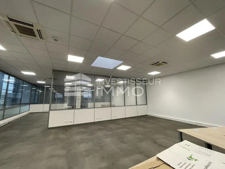Bureau dans Bussy-Saint-Martin à louer - Photo de l’immeuble – Image 2 sur 4