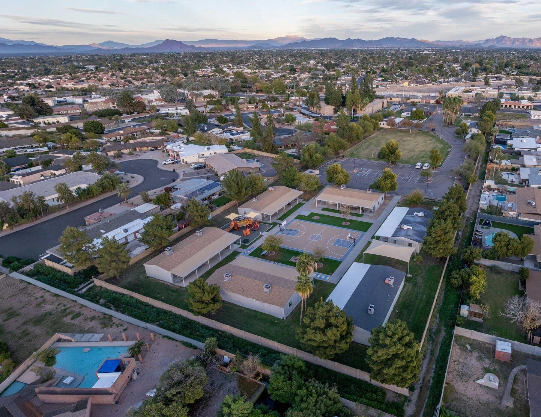 960 N Stapley Dr, Mesa, AZ à vendre Photo de l’immeuble– Image 1 sur 22