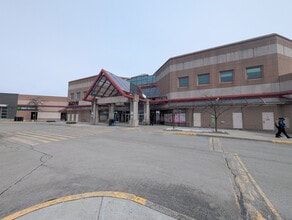 1980 Ogilvie Rd, Ottawa, ON à louer Photo de l’immeuble– Image 2 sur 6