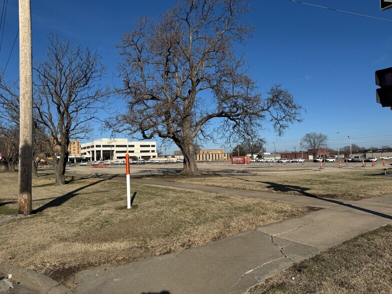 400 SE 8th Ave, Topeka, KS à vendre - Photo principale – Image 1 sur 12