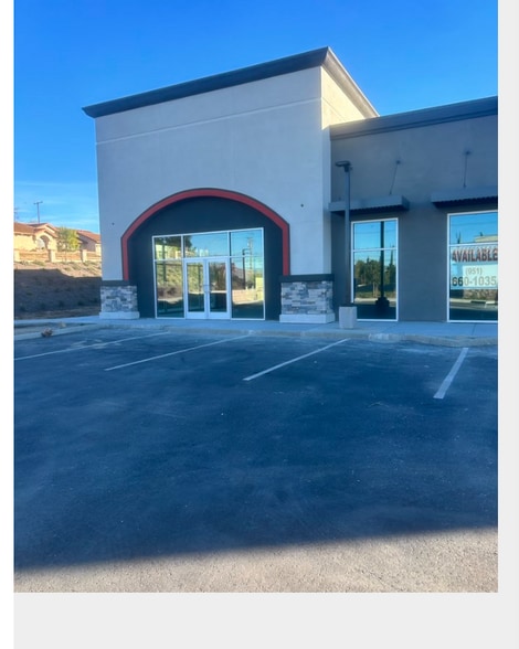 18233 Van Buren Blvd, Riverside, CA à louer - Photo de l’immeuble – Image 3 sur 3