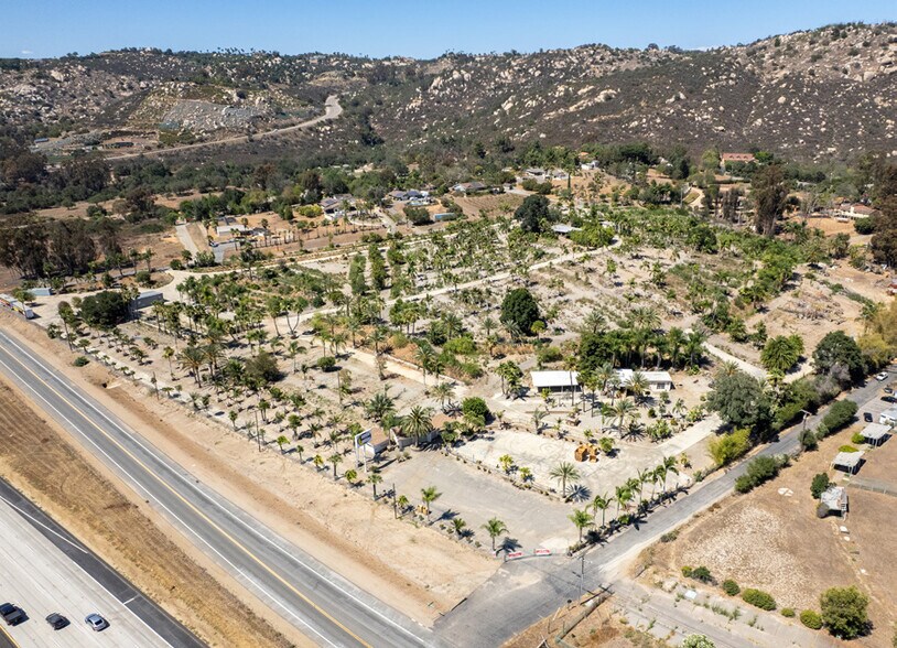 26437 N Centre City Pky, Escondido, CA à vendre - Photo de l’immeuble – Image 3 sur 12