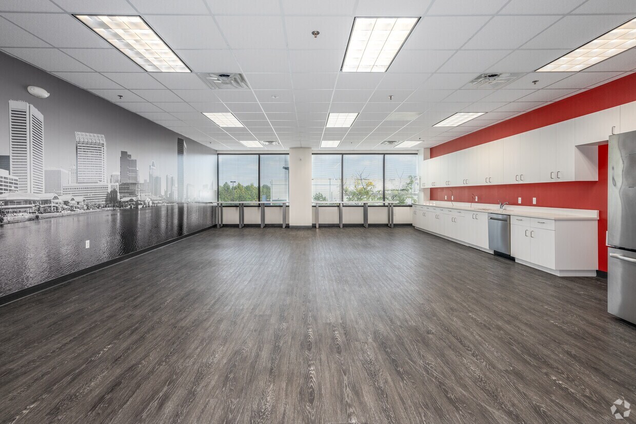 9920 Franklin Square Dr, Nottingham, MD à louer Photo de l’immeuble– Image 1 sur 8