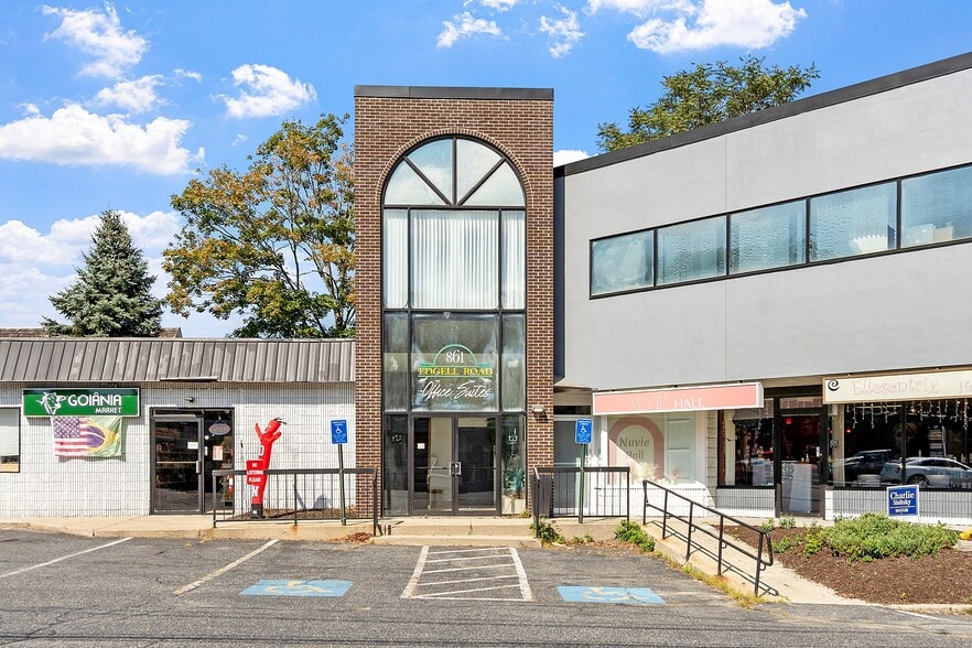 861 Edgell Rd, Framingham, MA à louer - Photo de l’immeuble – Image 3 sur 30
