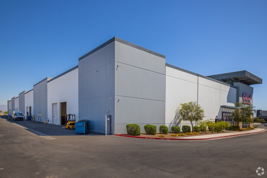 6545 S Decatur Blvd, Las Vegas, NV à louer - Photo de l’immeuble – Image 2 sur 4