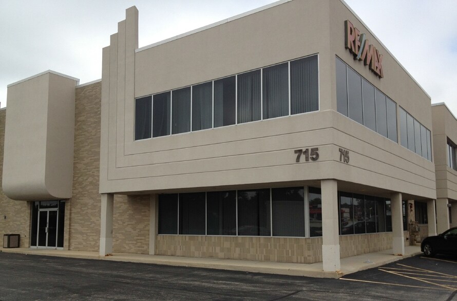 715 W Lake St, Addison, IL à louer - Photo de l’immeuble – Image 3 sur 19