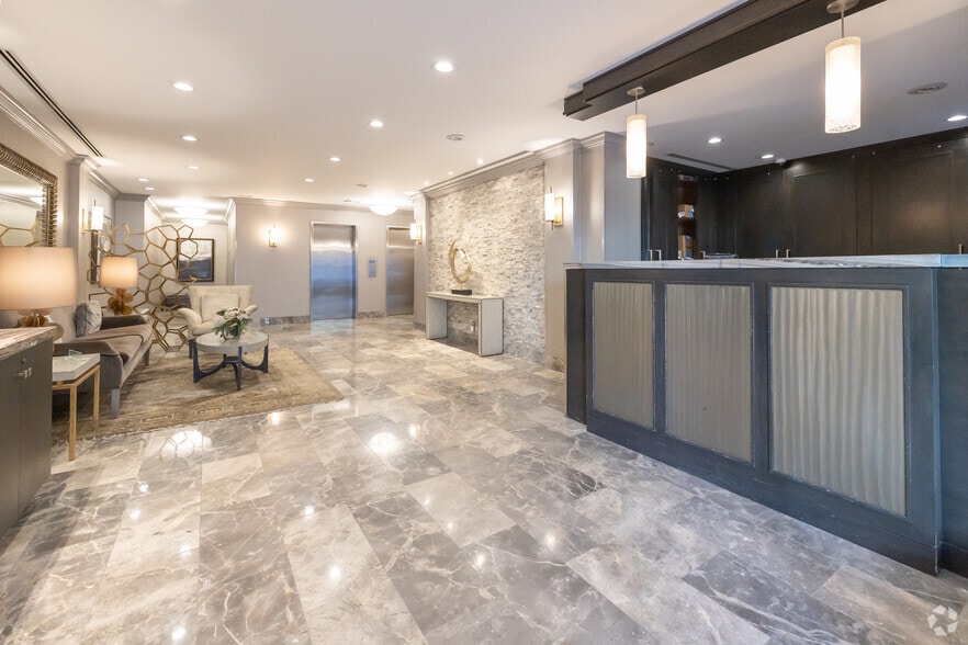 401 E 74th St, New York, NY à louer - Hall d’entrée – Image 3 sur 21