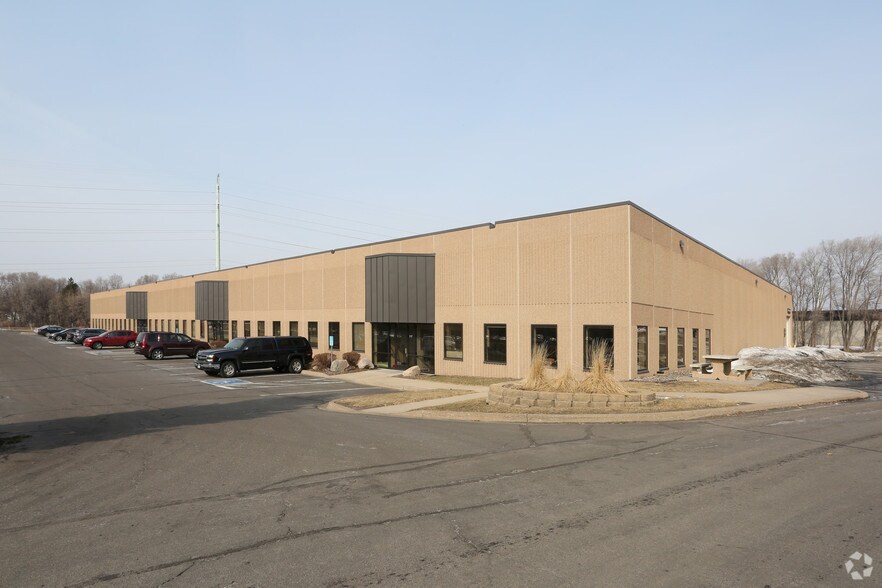 101-117 Osborne Rd NE, Fridley, MN à louer - Photo principale – Image 1 sur 5
