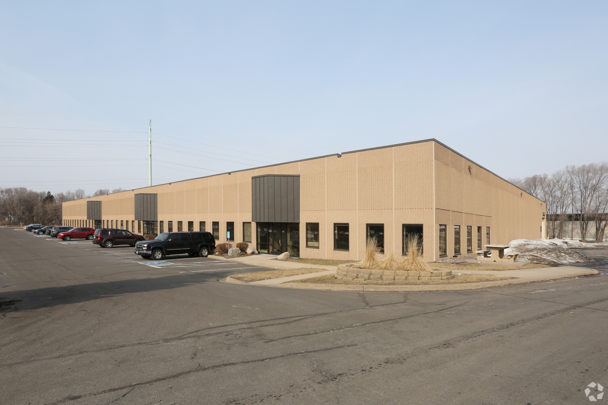 101-117 Osborne Rd NE, Fridley, MN à louer Photo principale– Image 1 sur 6