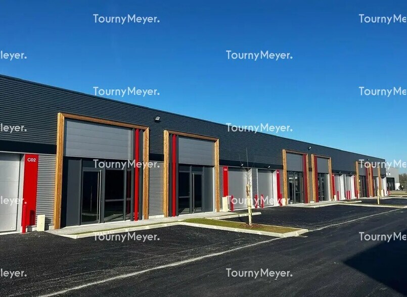 Local d’activités dans Mordelles à louer - Photo de l’immeuble – Image 1 sur 2