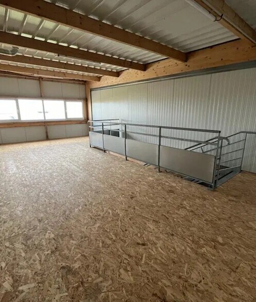 Local d’activités dans Saint-Sauveur à louer - Photo intérieure – Image 2 sur 4