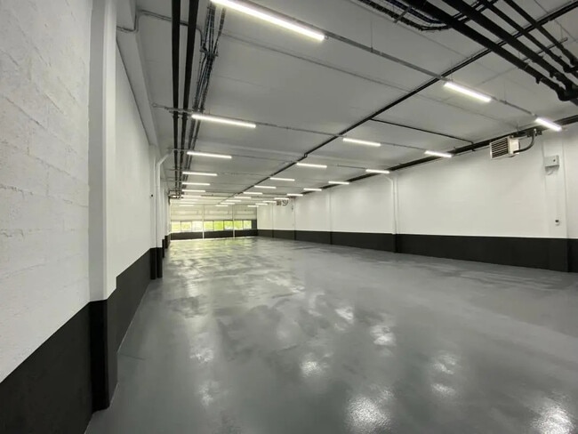 Plus de détails pour Bureau, Local d'activités à louer