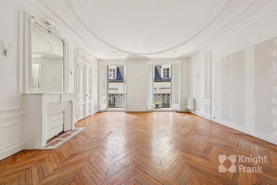 30 Rue De Miromesnil, Paris à vendre - Photo de l’immeuble – Image 3 sur 8