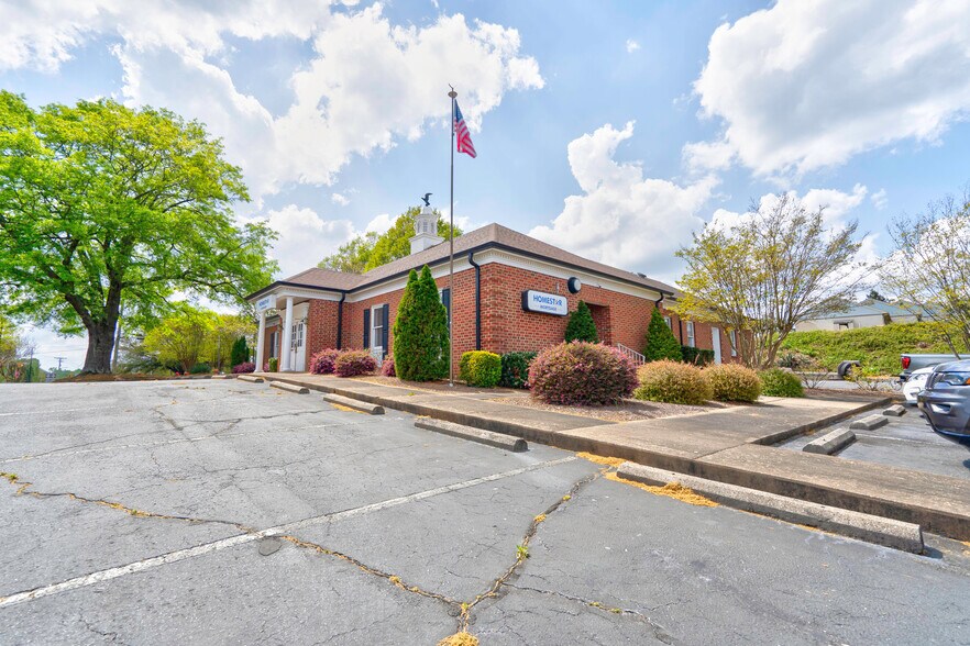 824 S Dekalb St, Shelby, NC à vendre - Photo de l’immeuble – Image 3 sur 42