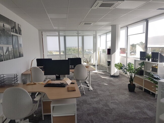 Plus de détails pour 21 Avenue De Canteranne, Pessac - Bureau à louer