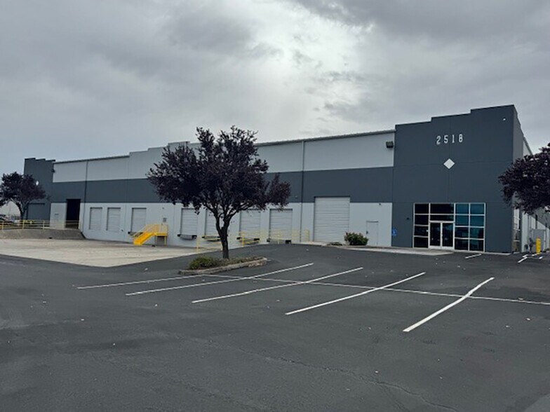 2518 Boeing Way, Stockton, CA à louer - Photo de l’immeuble – Image 1 sur 9