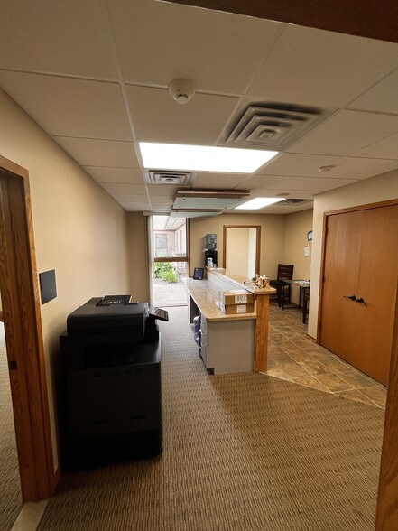 2199 Jolly Rd, Okemos, MI à louer - Photo intérieure – Image 3 sur 20