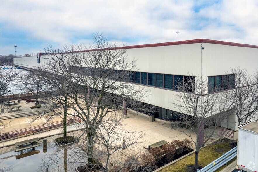 1401 N Cicero Ave, Chicago, IL à louer - Photo de l’immeuble – Image 1 sur 5