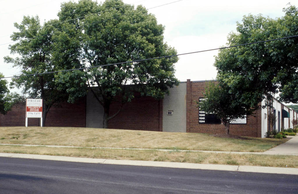 11230-11262 Sebring Dr, Forest Park, OH à louer Photo principale– Image 1 sur 3
