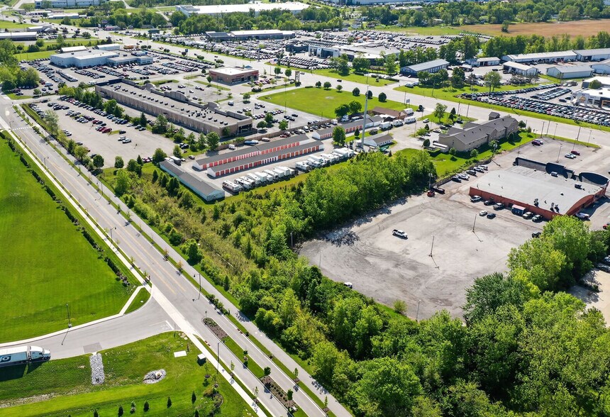 E Main St, Plainfield, IN à vendre - Photo de l’immeuble – Image 3 sur 8