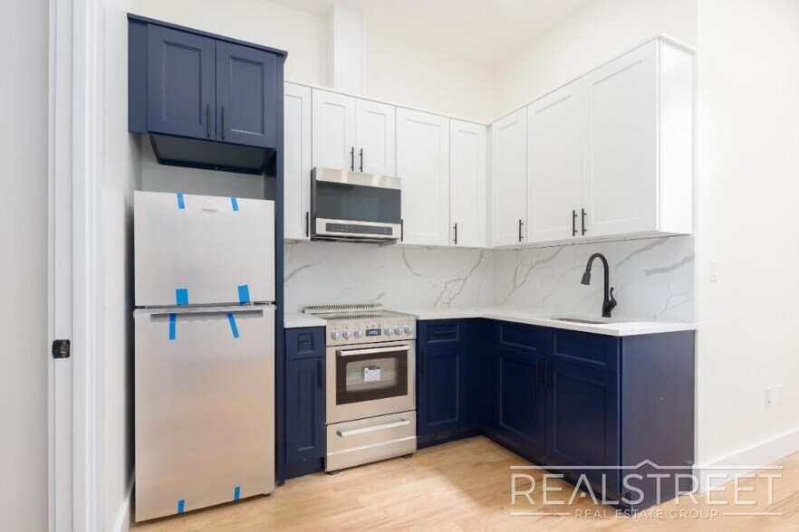 1276 Jefferson Ave, Brooklyn, NY à vendre - Photo de l’immeuble – Image 2 sur 11