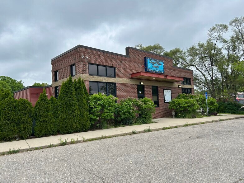 6919 Grand River Rd, Brighton, MI à vendre - Photo de l’immeuble – Image 2 sur 13
