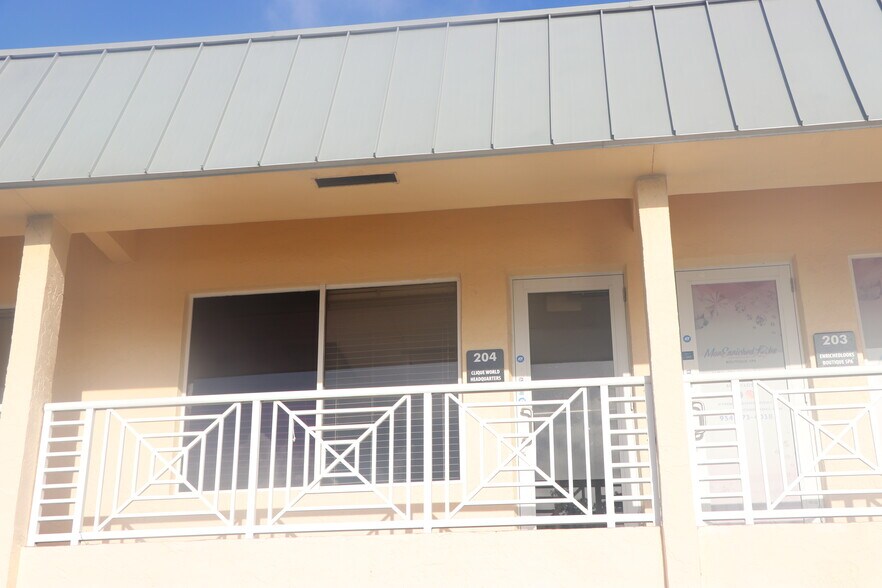 7310 W Mcnab Rd, Tamarac, FL à louer - Photo de l’immeuble – Image 2 sur 15