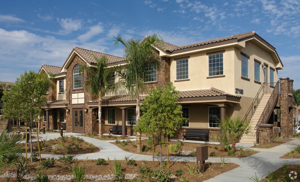 27180 Newport Rd, Menifee, CA à louer - Photo principale – Image 1 sur 5