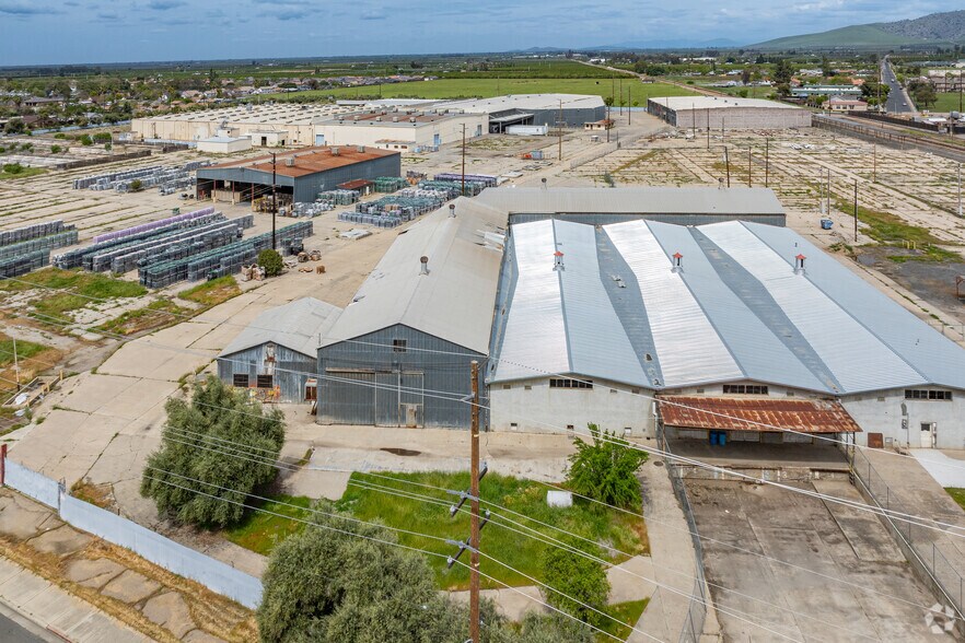 650 W Tulare Rd, Lindsay, CA à louer - Photo de l’immeuble – Image 2 sur 9