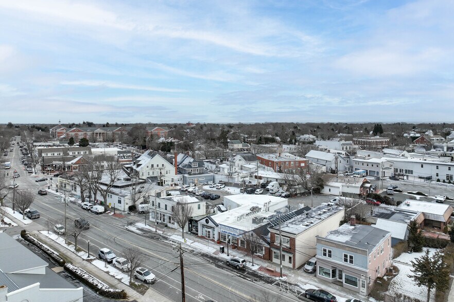 30 Nugent St, Southampton, NY à louer - Vidéo aérienne – Image 2 sur 15
