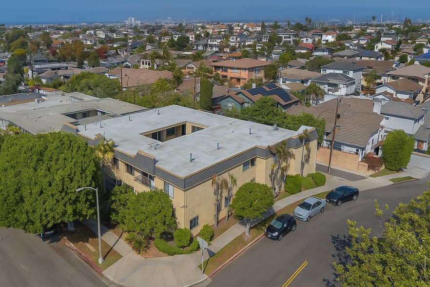 7605 W Manchester Ave, Playa Del Rey, CA à vendre - Photo principale – Image 1 sur 25