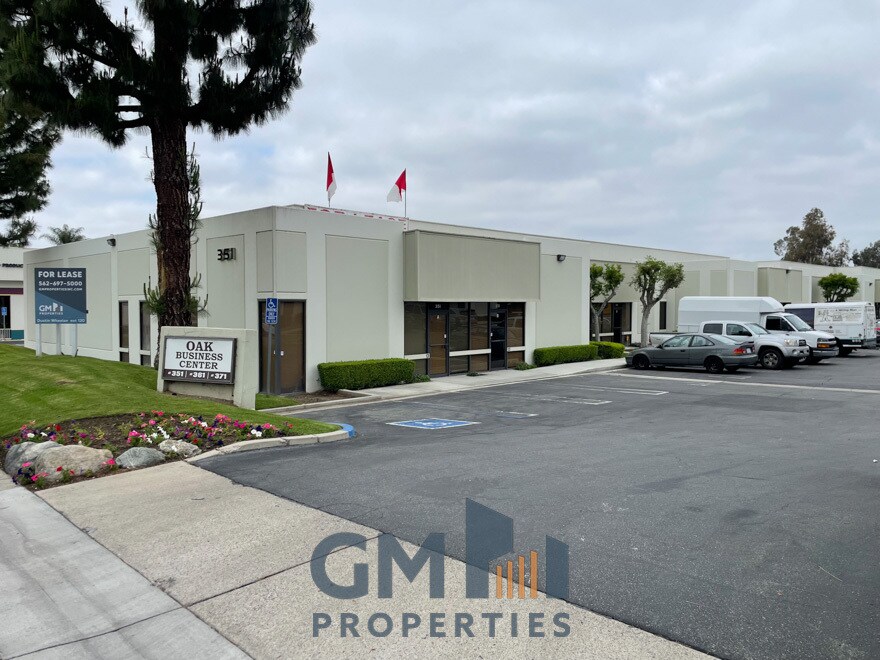 351-371 Oak Pl, Brea, CA à louer Photo de l’immeuble– Image 1 sur 6