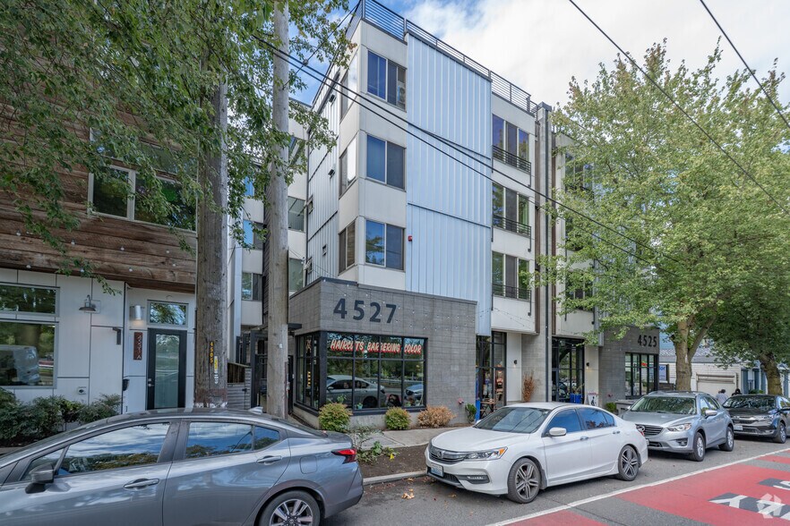 4525 Rainier Ave S, Seattle, WA à louer - Photo principale – Image 1 sur 6