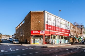 832-836 High Rd, Londres à louer Photo de l’immeuble– Image 1 sur 10