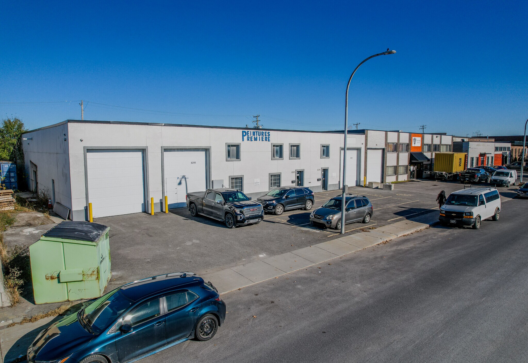 8295-8305 Creusot Rue, Montréal, QC à louer Photo principale– Image 1 sur 12