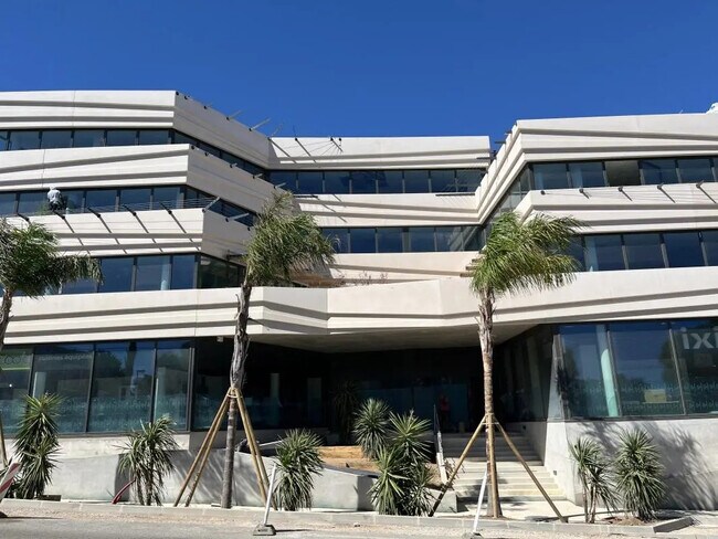 Plus de détails pour 285 Avenue Marcel Paul (Rd 63), La Seyne-sur-Mer - Bureau à louer
